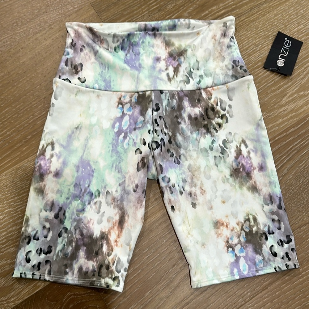 Onzie Printed Biker shorts NWT